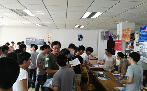 派克機器在招聘現場