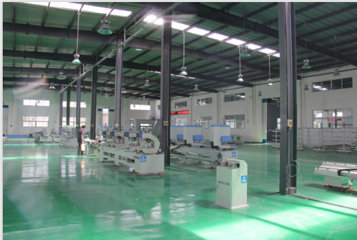 標準門窗生產車間-派克機器