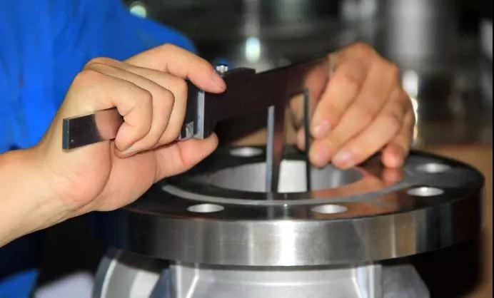 鋁合金門窗設備質檢