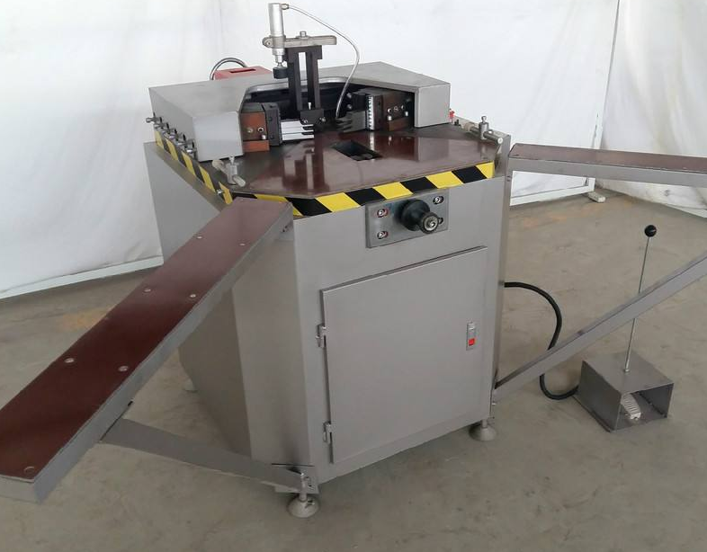 安裝鋁合金門窗設備下面四點要知道